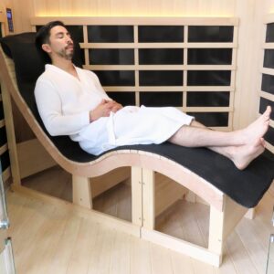 09 Ergo Chair Lifestyle 1 scaled